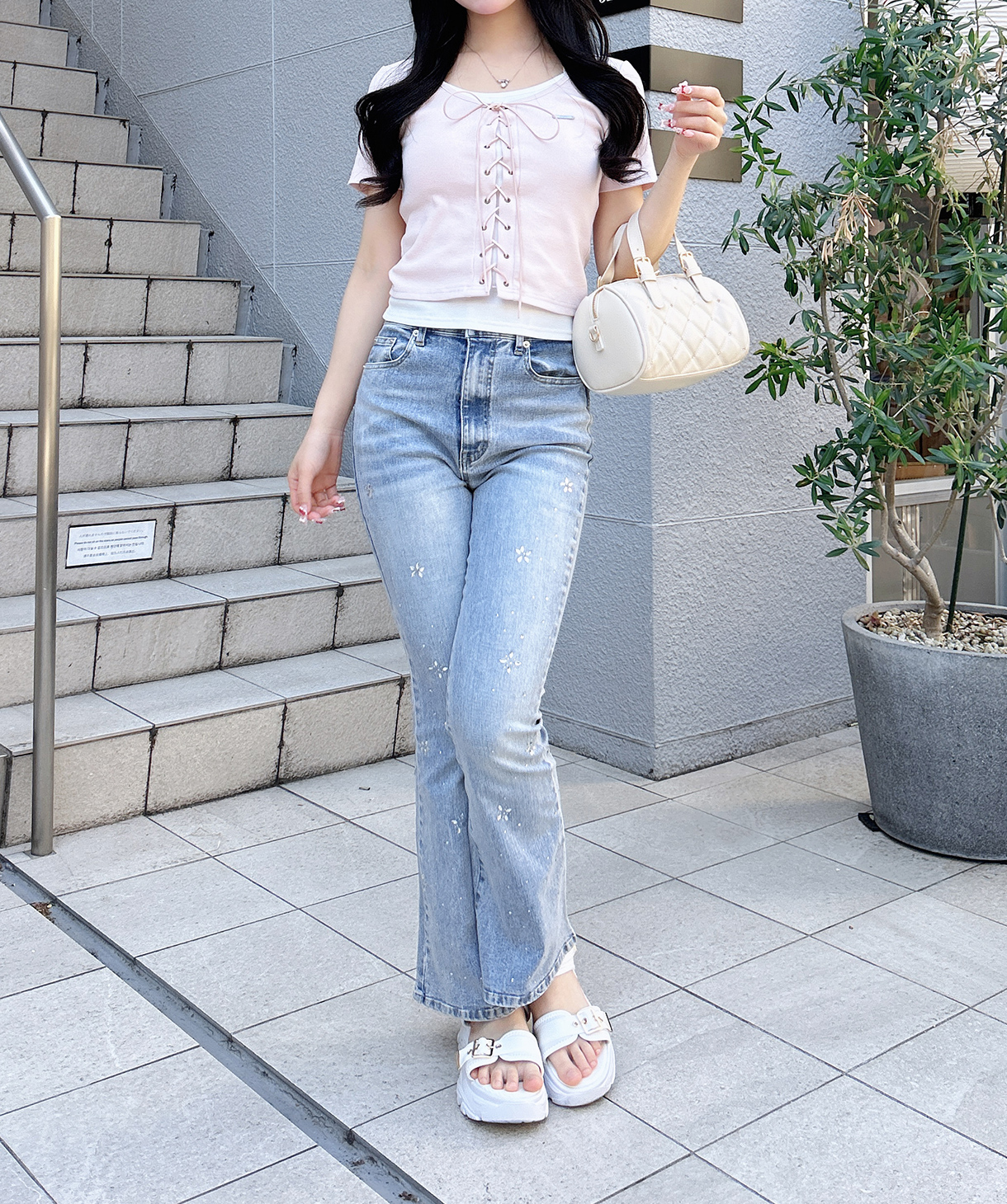 ビジュー付フレアデニムパンツ / Mサイズ着用 / 身長163cm / 骨格ウェーブ×骨格ナチュラル