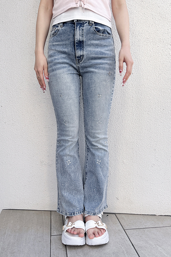 ビジュー付フレアデニムパンツ / Mサイズ着用 / 身長163cm / 骨格ウェーブ×骨格ナチュラル