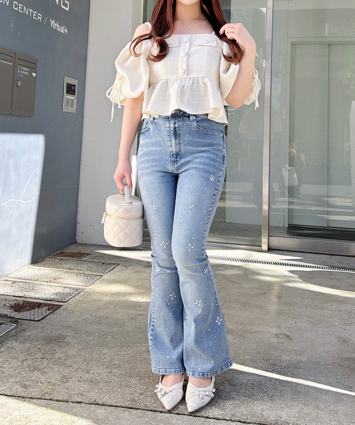 ビジュー付フレアデニムパンツ / Sサイズ着用 / 身長157cm / 骨格ウェーブ