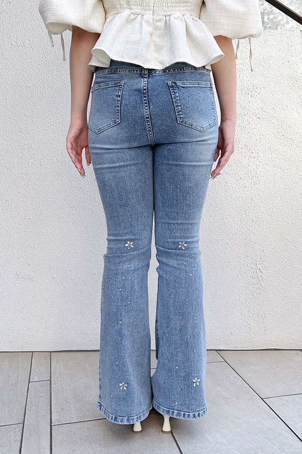 ビジュー付フレアデニムパンツ / Sサイズ着用 / 身長157cm / 骨格ウェーブ