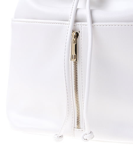 INGNI（イング） ファスナー付／リュック ｵﾌﾎﾜｲﾄ