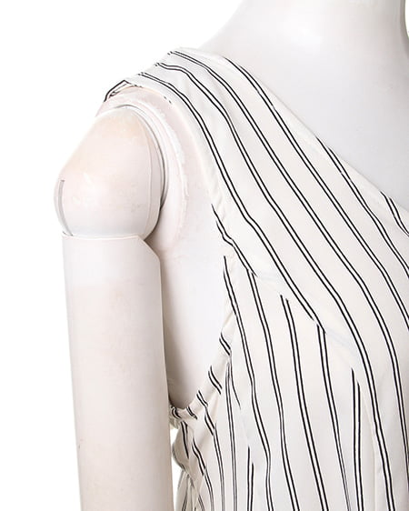 INGNI（イング） BACKリボンストライプノースリ／TOPS ｵﾌﾎﾜｲﾄ/ｸﾛ