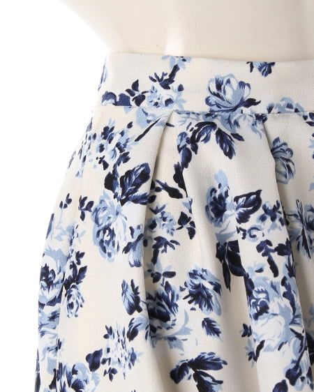 INGNI（イング） 花柄タックフレア／スカート ｵﾌﾎﾜｲﾄ