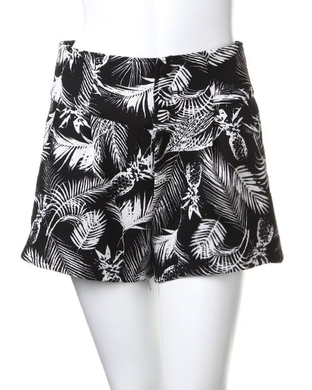 INGNI（イング） パイナップル3つ釦ハイウエストショート／パンツ ｸﾛ/ｵﾌﾎﾜｲﾄ