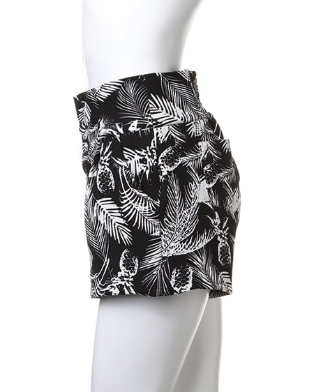 INGNI（イング） パイナップル3つ釦ハイウエストショート／パンツ ｸﾛ/ｵﾌﾎﾜｲﾄ