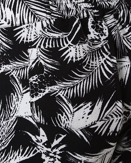 INGNI（イング） パイナップル3つ釦ハイウエストショート／パンツ ｸﾛ/ｵﾌﾎﾜｲﾄ