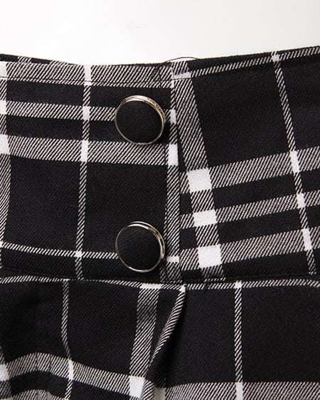 INGNI（イング） 4つ釦ハイウエストショート／パンツ ｸﾛ/ｵﾌﾎﾜｲﾄ