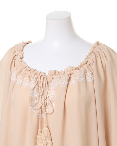 INGNI（イング） 刺繍ジョゼット／ポンチョ ﾍﾞｰｼﾞｭ