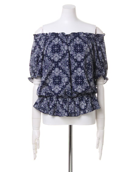 INGNI（イング） バンダナ柄オフショル／TOPS／A ｺﾝ/ｵﾌﾎﾜｲﾄ