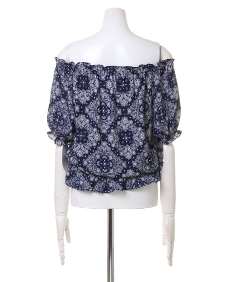 INGNI（イング） バンダナ柄オフショル／TOPS／A ｺﾝ/ｵﾌﾎﾜｲﾄ