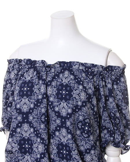 INGNI（イング） バンダナ柄オフショル／TOPS／A ｺﾝ/ｵﾌﾎﾜｲﾄ