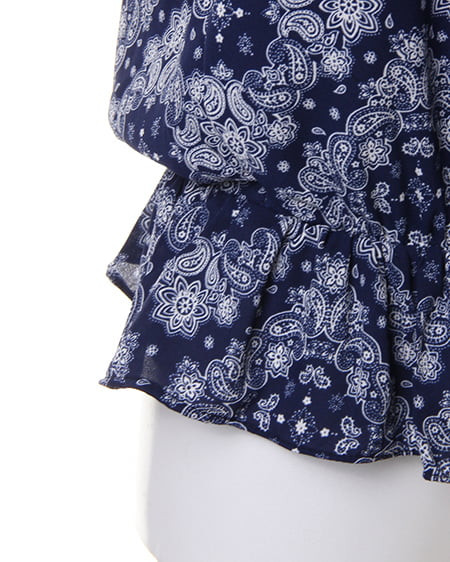 INGNI（イング） バンダナ柄オフショル／TOPS／A ｺﾝ/ｵﾌﾎﾜｲﾄ