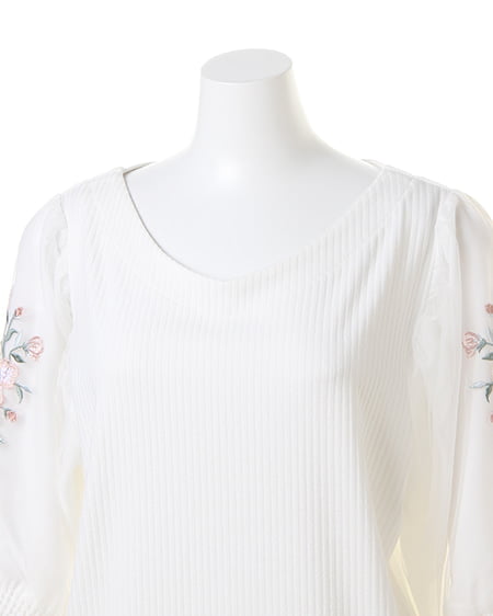 INGNI(イング) 袖チュール刺繍/TOPS オフホワイト