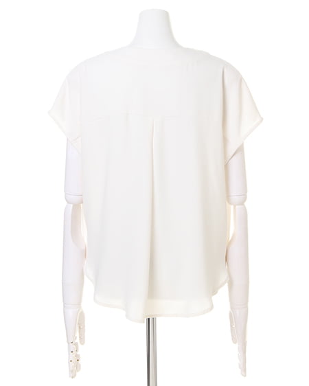 INGNI（イング） 裾リボントロミVネック／シャツ ｵﾌﾎﾜｲﾄ