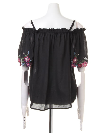 INGNI（イング） カットワーク刺繍オフショル／TOPS ｸﾛ