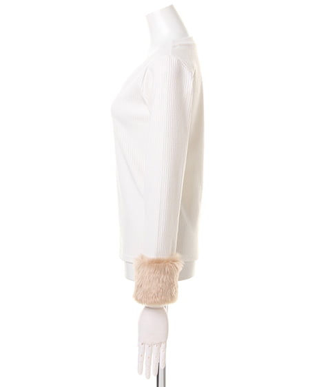 INGNI(イング) 袖ファーVネック/TOPS オフホワイト