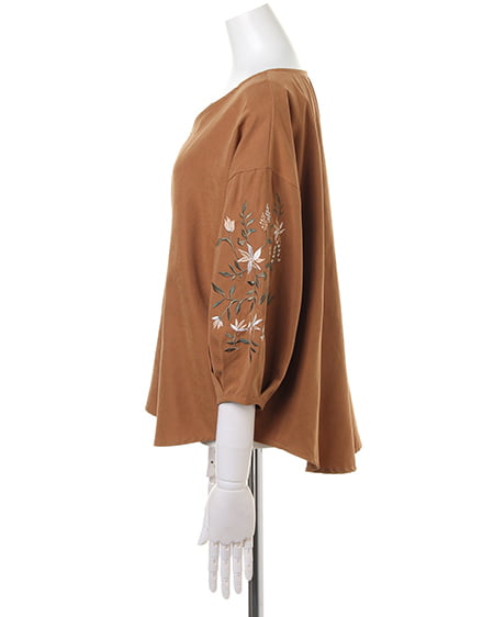 INGNI（イング） 袖刺繍ピーチVネックブラウス ｷｬﾒﾙ