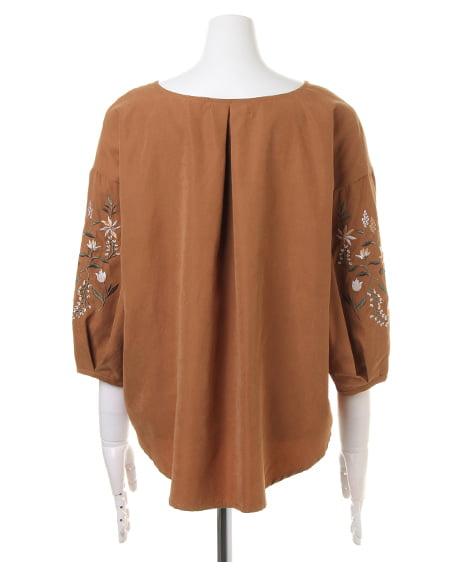 INGNI（イング） 袖刺繍ピーチVネックブラウス ｷｬﾒﾙ