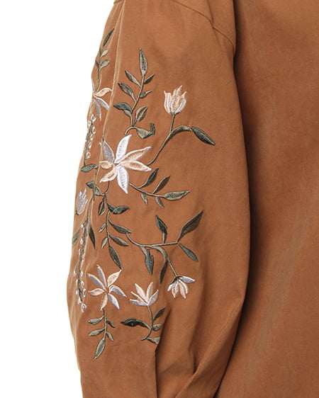 INGNI（イング） 袖刺繍ピーチVネックブラウス ｷｬﾒﾙ