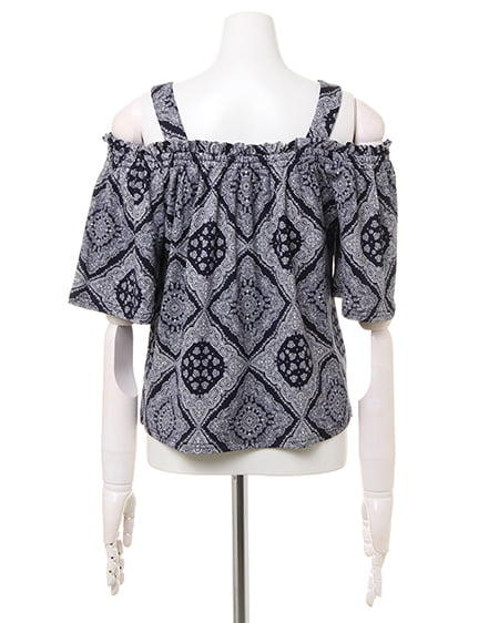 INGNI（イング） バンダナ柄オフショルトップス ｺﾝ