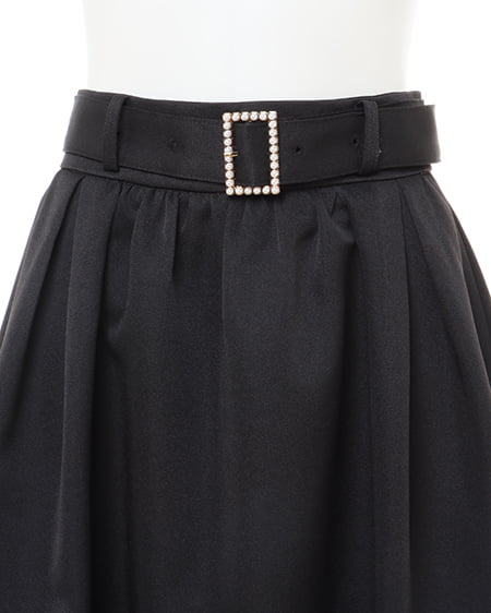 INGNI(イング) パール装飾バックル共ベルト付2段タックギャザーフレアスカート クロ