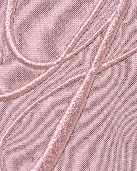 INGNI(イング) イニシャル刺しゅうロゴプルオーバー スモークピンク