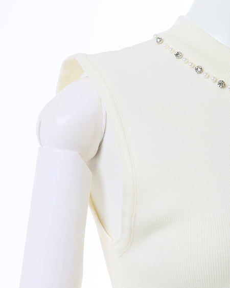 INGNI（イング） ペプラムノースリニット ｵﾌﾎﾜｲﾄ