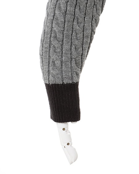 INGNI(イング) ケーブル胸刺しゅう配色ポロニット グレー/クロ