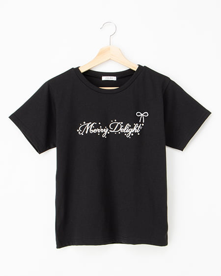 【ブローチリボン付】ふくれ刺しゅう装飾ロゴTシャツ