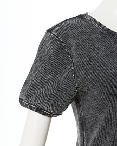 INGNI(イング) サイドギャザープレート付ピグメントリブTシャツ クロ