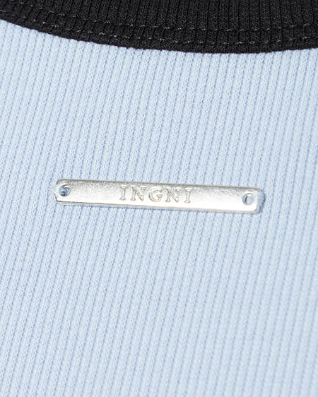 INGNI（イング） プレート付リブリンガーTシャツ ﾗｲﾄﾌﾞﾙｰ/ｸﾛ