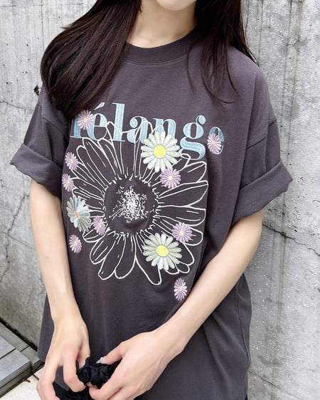 【WEB限定】カラフル花刺繍Tシャツ