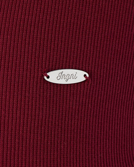INGNI（イング） ヘンリーネックレース付プレートロゴ長袖リブトップス ﾎﾞﾙﾄﾞｰ