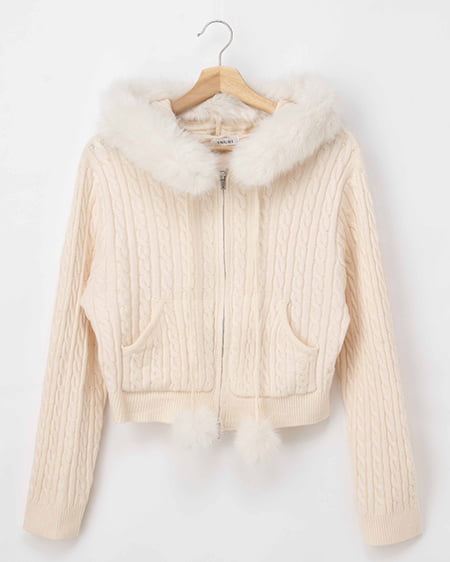 ポンポン付フェイクファーケーブルニットパーカー