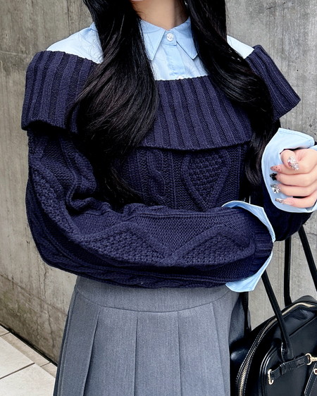 シャツレイヤード風ケーブルオフショルニット