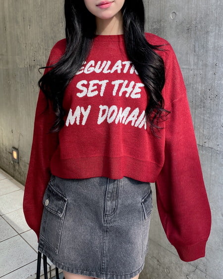 ショート丈3段ロゴニット