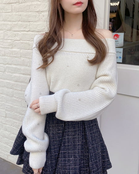 もちもちラメパールビジュー付オフショルニット