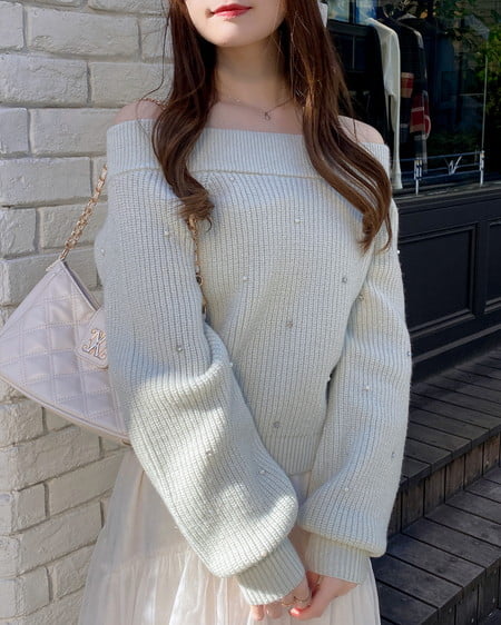 もちもちラメパールビジュー付オフショルニット