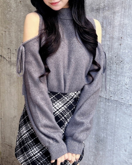 肩開きラメフェザーニット