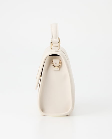 INGNI（イング） エンブレム付ショルダーバッグ ｵﾌﾎﾜｲﾄ