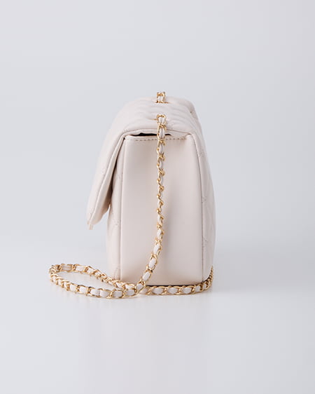 INGNI（イング） エンブレム付キルティングショルダーバッグ ｵﾌﾎﾜｲﾄ