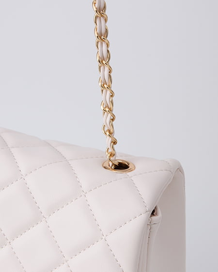 INGNI（イング） エンブレム付キルティングショルダーバッグ ｵﾌﾎﾜｲﾄ