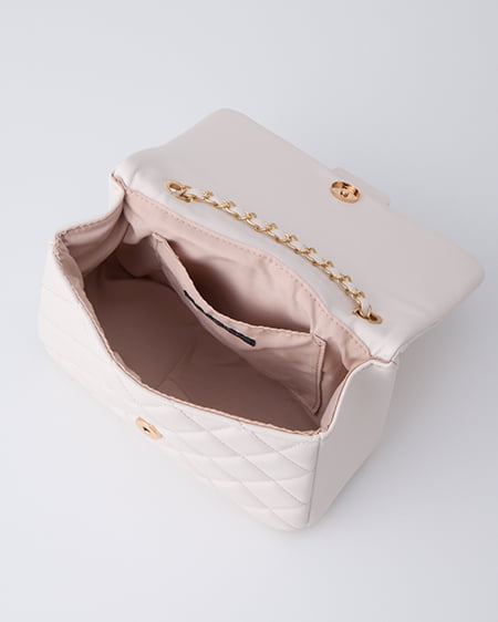 INGNI（イング） エンブレム付キルティングショルダーバッグ ｵﾌﾎﾜｲﾄ