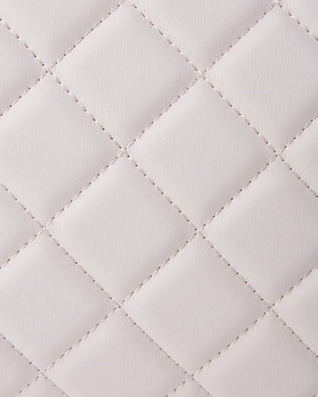 INGNI（イング） エンブレム付キルティングショルダーバッグ ｵﾌﾎﾜｲﾄ