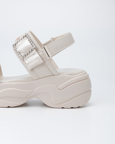 INGNI（イング） 厚底ビジューバックルサンダル ｱｲﾎﾞﾘｰ