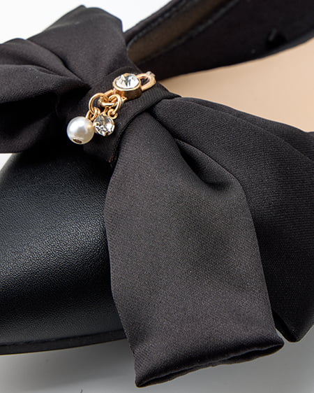 INGNI（イング） パールビジュー付きリボンパンプス ｸﾛ