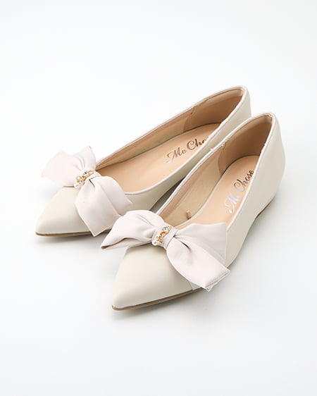 パールビジュー付きリボンパンプス