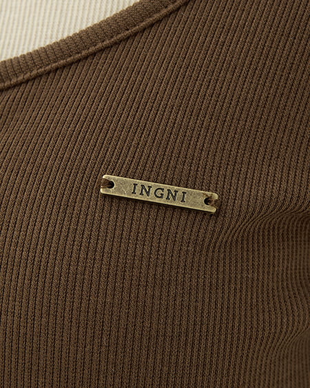 INGNI（イング） キャミレイヤード風リブレースアップトップス ﾌﾞﾗｳﾝ/ﾍﾞｰｼﾞｭ