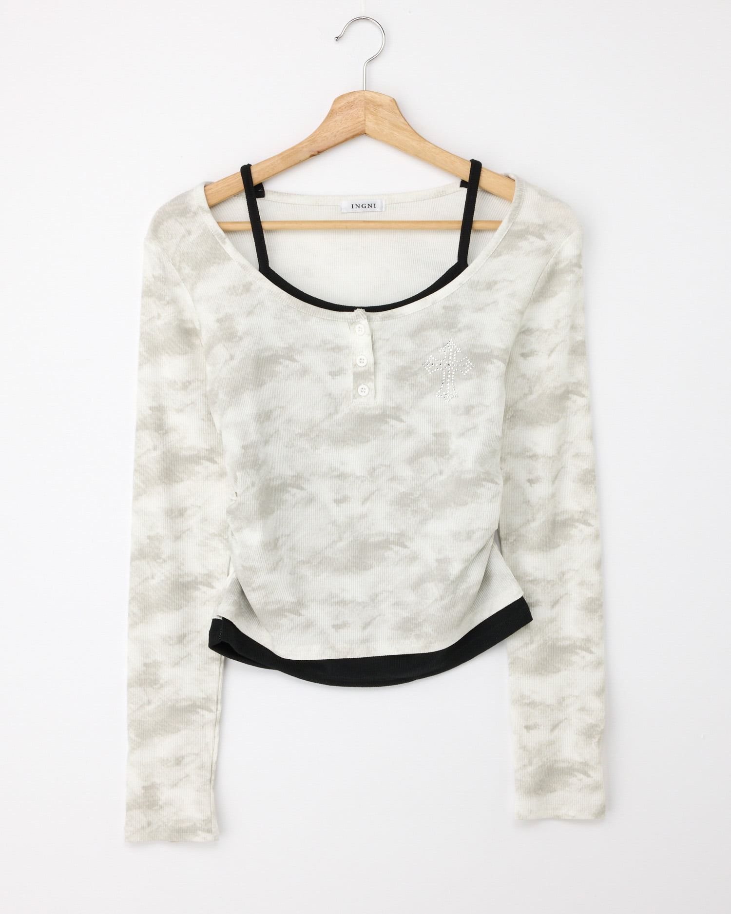 ムラ染めヘンリーネックレイヤード胸クロス装飾トップス