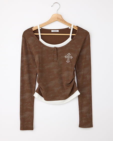 ムラ染めヘンリーネックレイヤード胸クロス装飾トップス